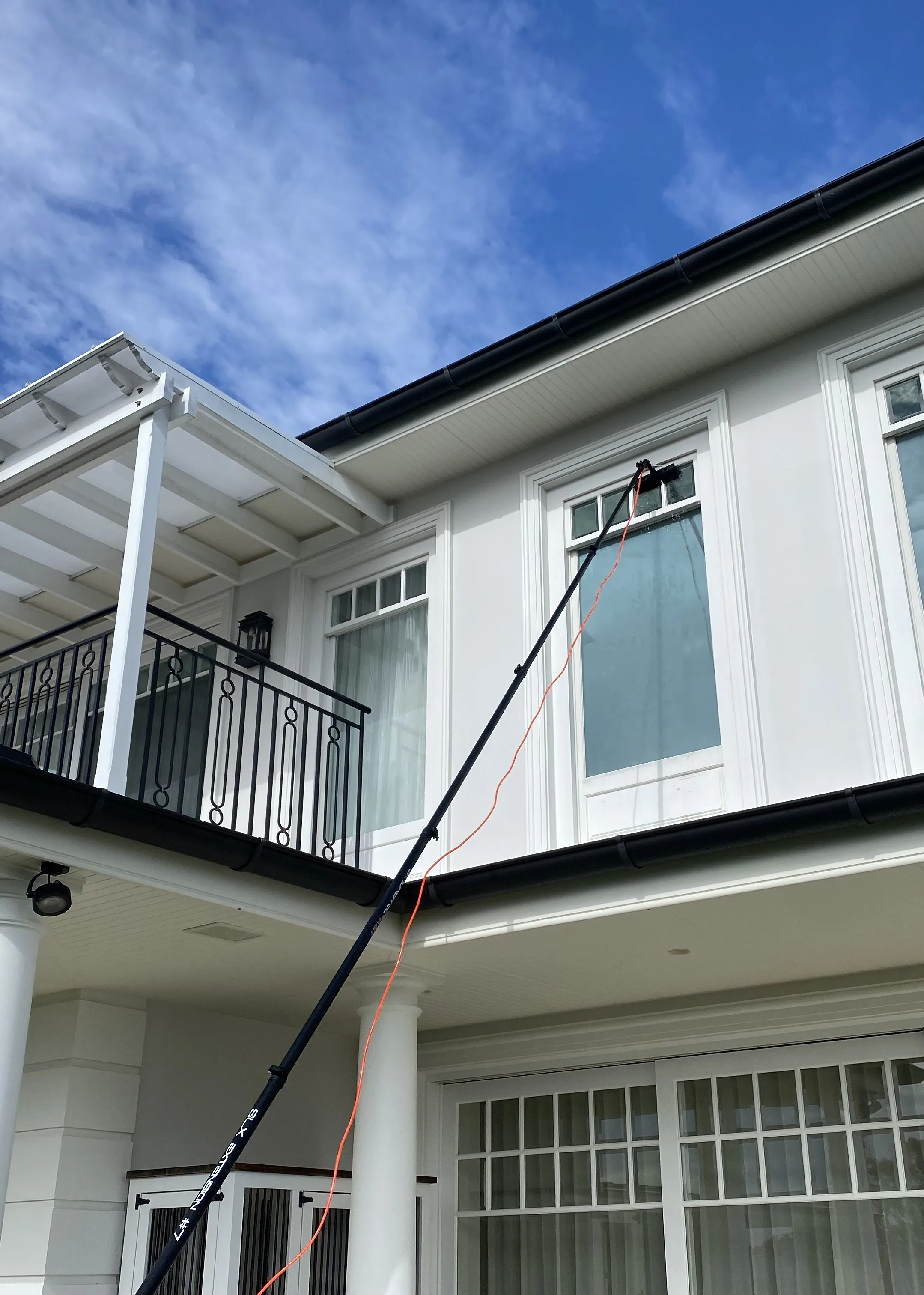 Window exterior cleaning (water-fed window cleaning)